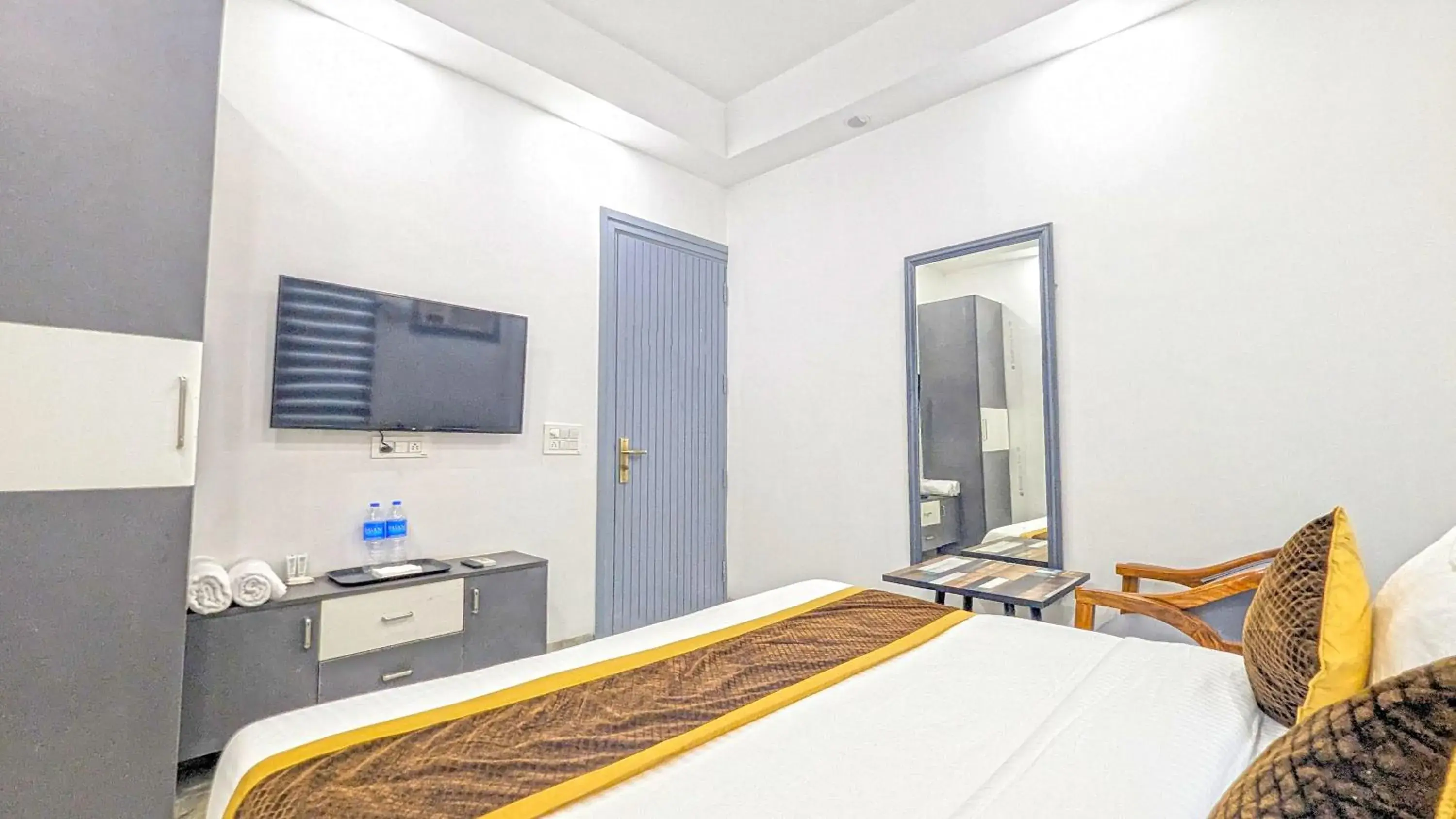 Double Room with Private Bathroom in HOTEL GREEN VEGAS Double Room with Private Bathroom in HOTEL GREEN VEGAS