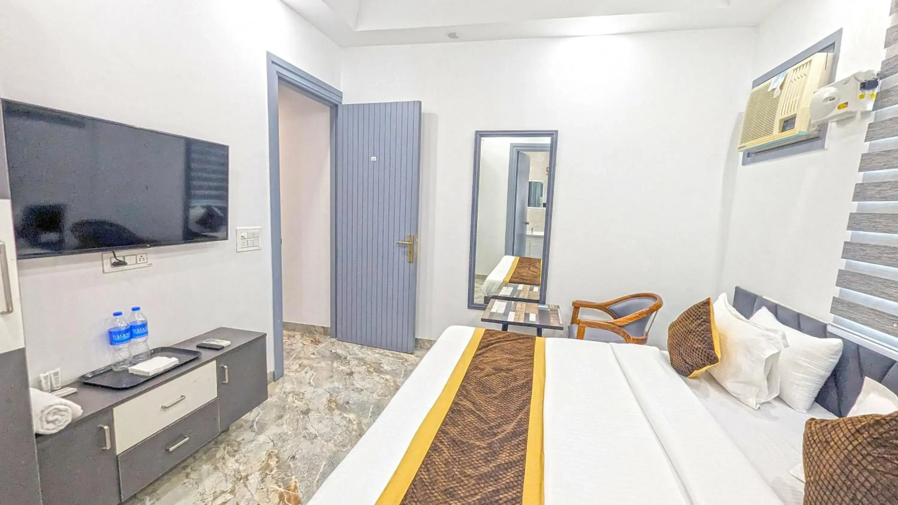 Double Room with Private Bathroom in HOTEL GREEN VEGAS Double Room with Private Bathroom in HOTEL GREEN VEGAS