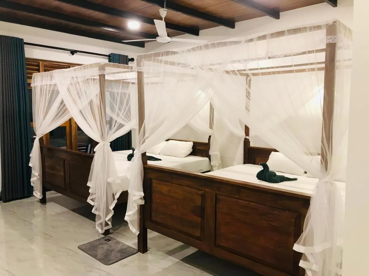 Bed in Sea Glow - Tangalle