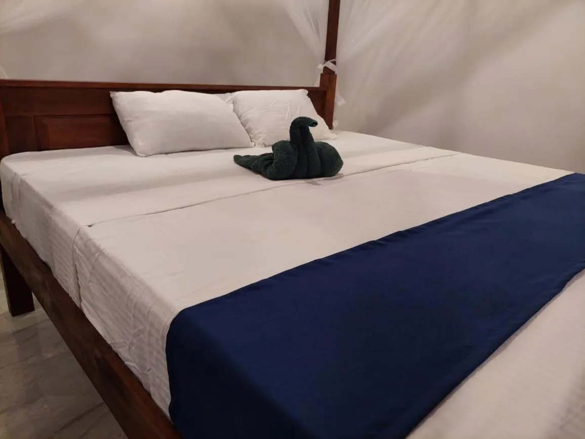 Bed in Sea Glow - Tangalle