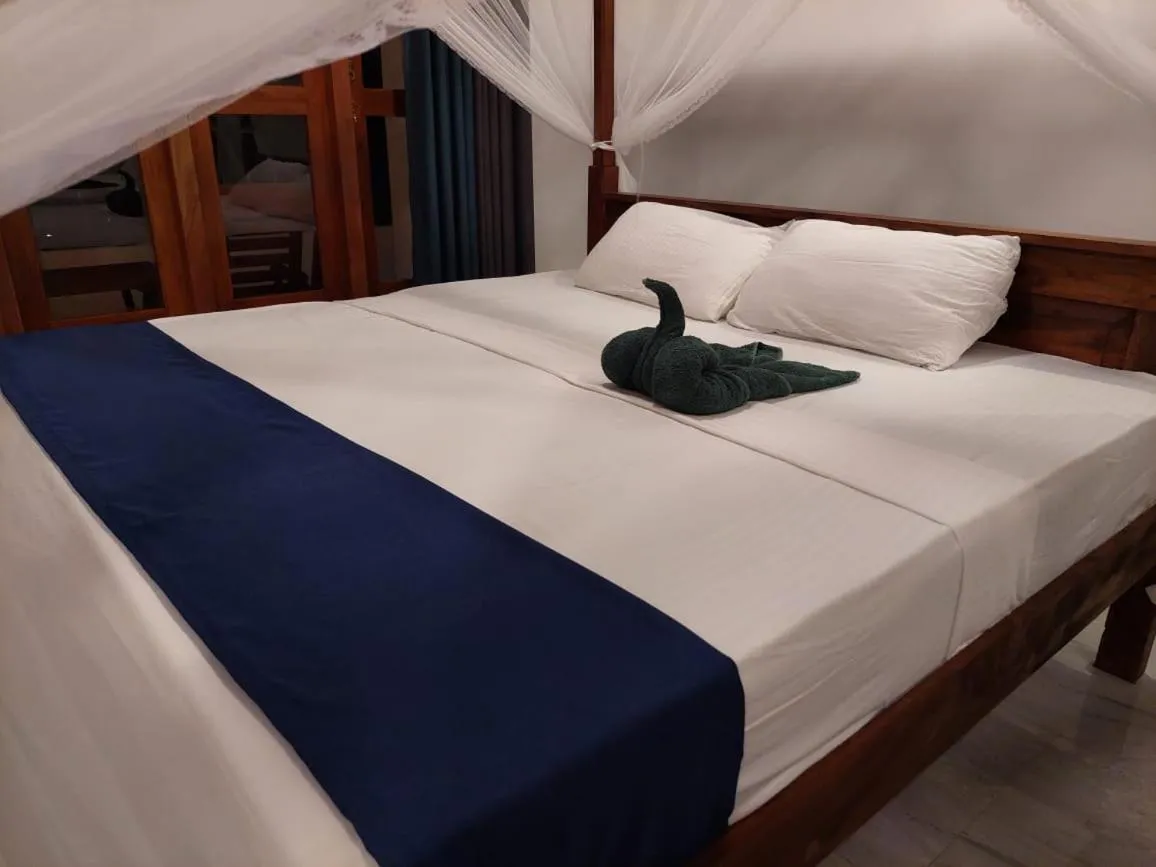 Bed in Sea Glow - Tangalle