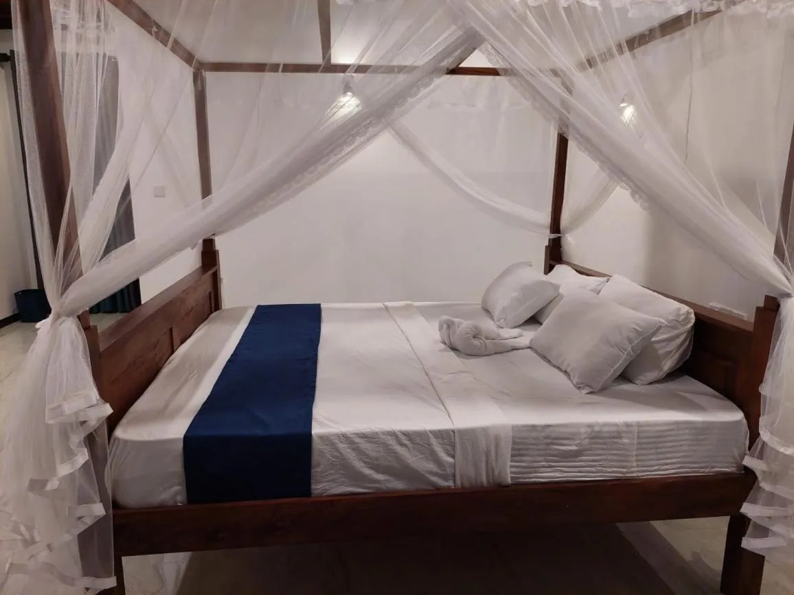 Bed in Sea Glow - Tangalle