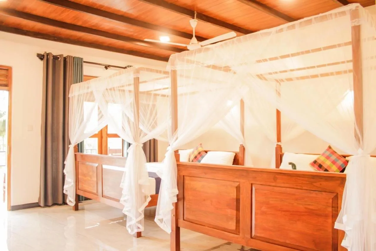 Bed in Sea Glow - Tangalle