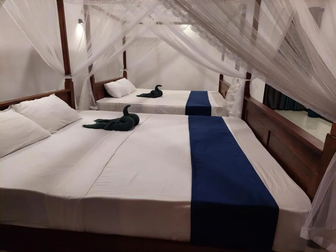 Bed in Sea Glow - Tangalle