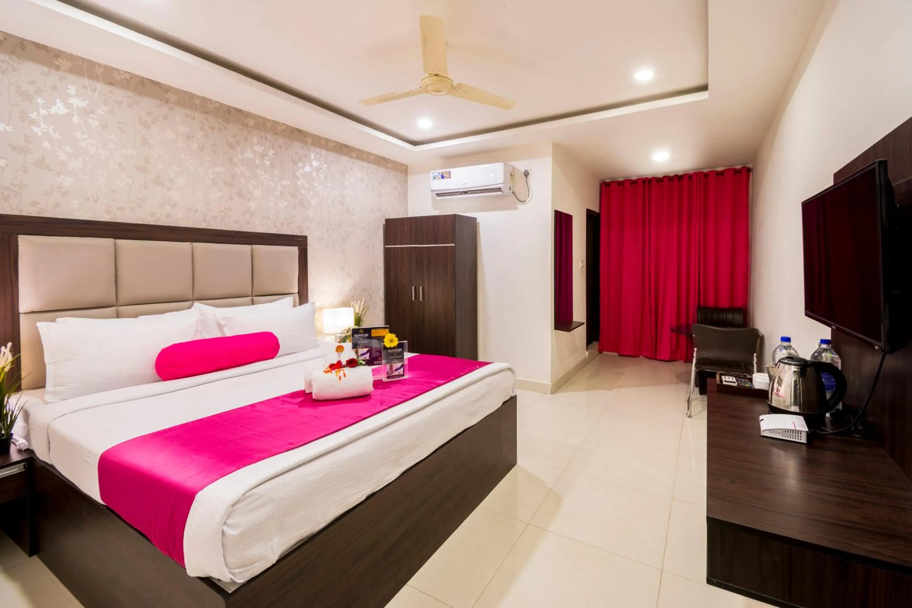 Bed in Hotel Fortune Hyderabad Airport Zone