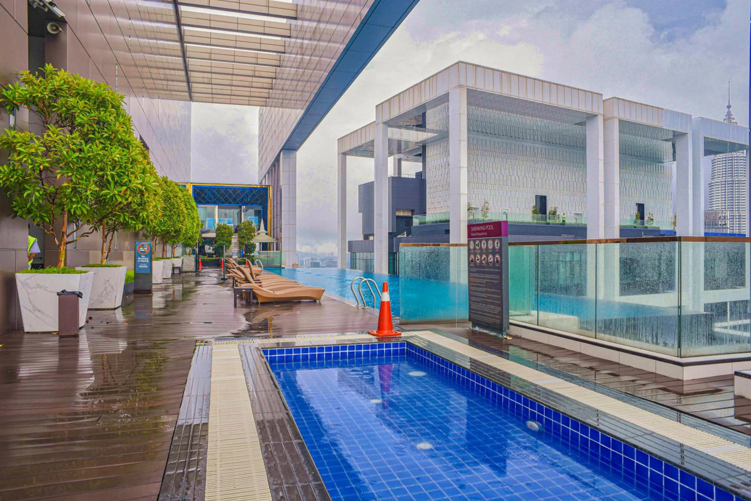 Day in SKYWARD SUITES at Platinum KLCC