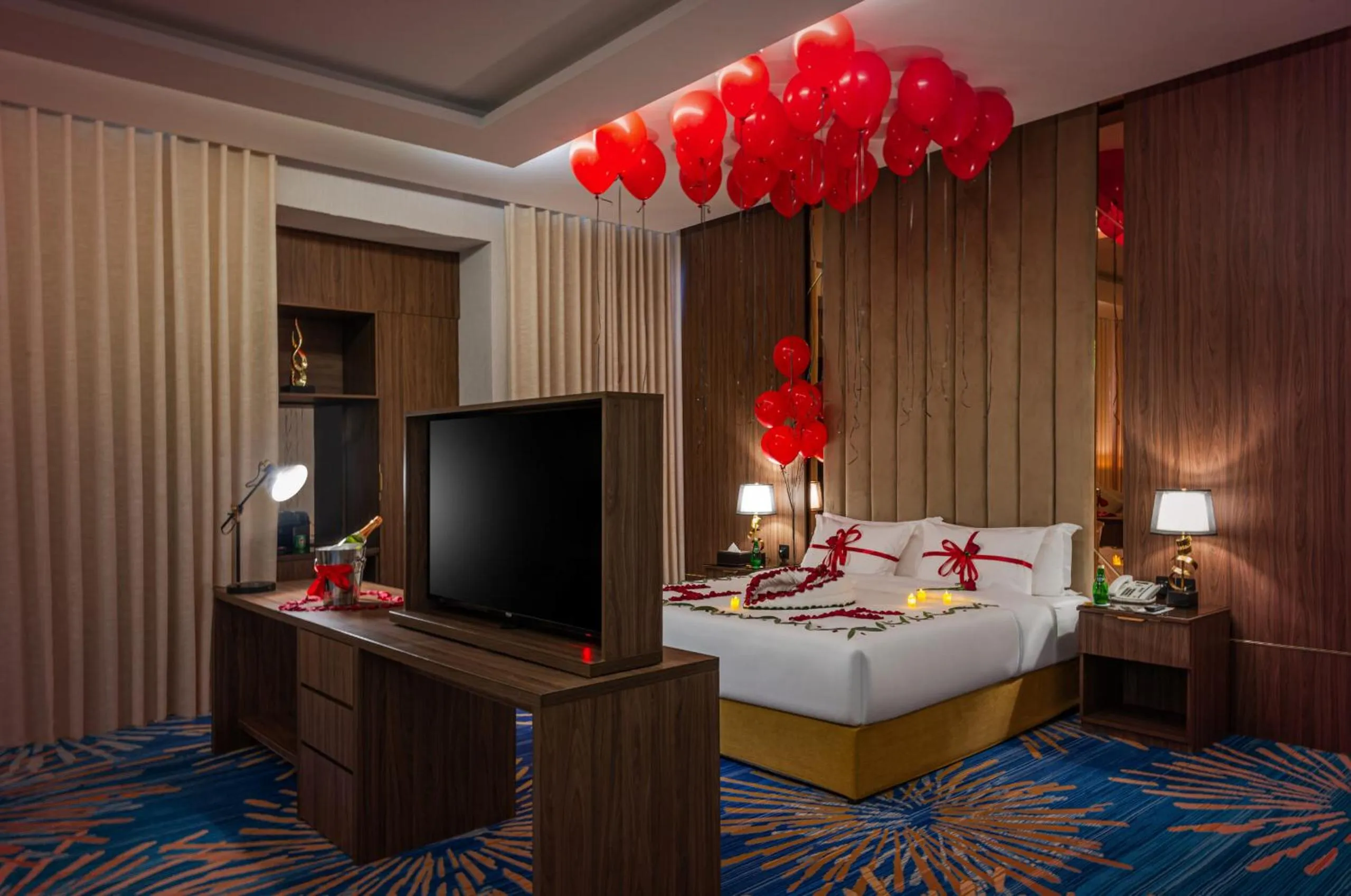 room service, Bed in Novo Hotel