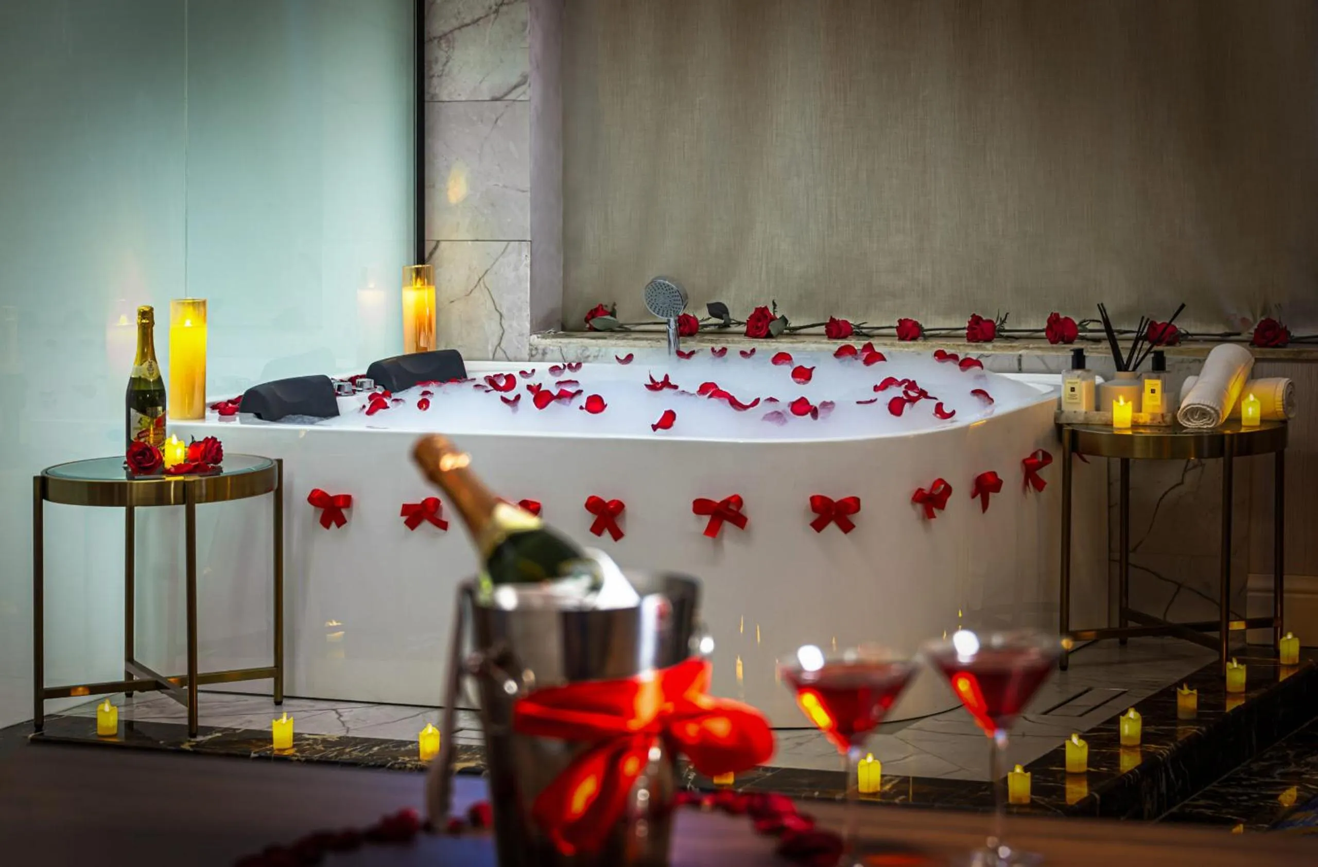 Hot Tub in Novo Hotel