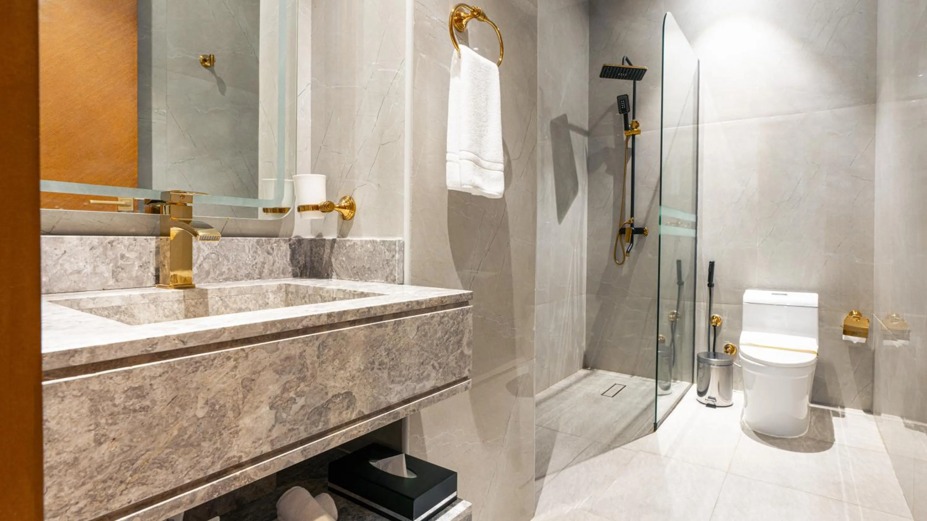 Shower in Novo Hotel