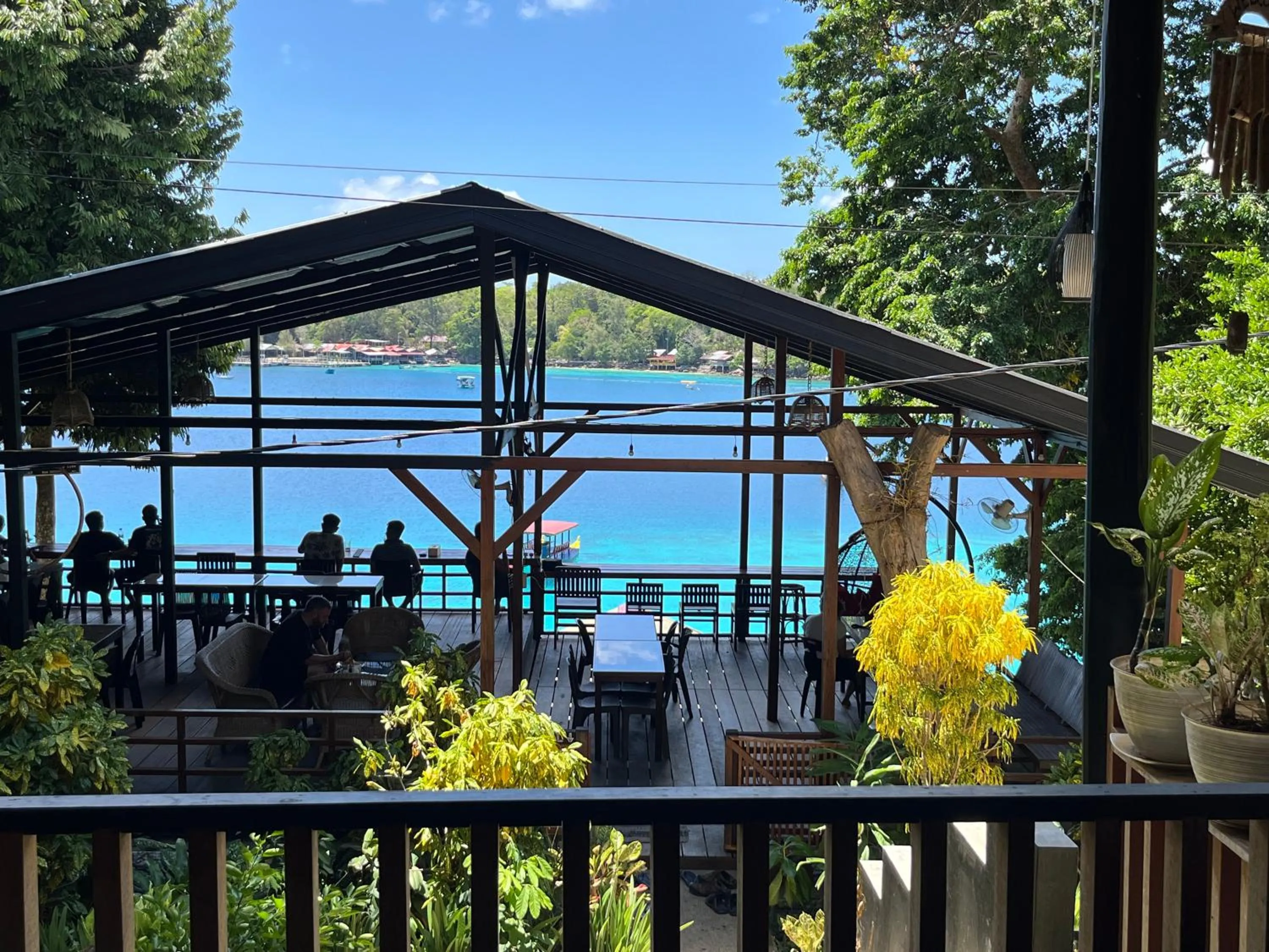 Olala Bungalows and Restaurant