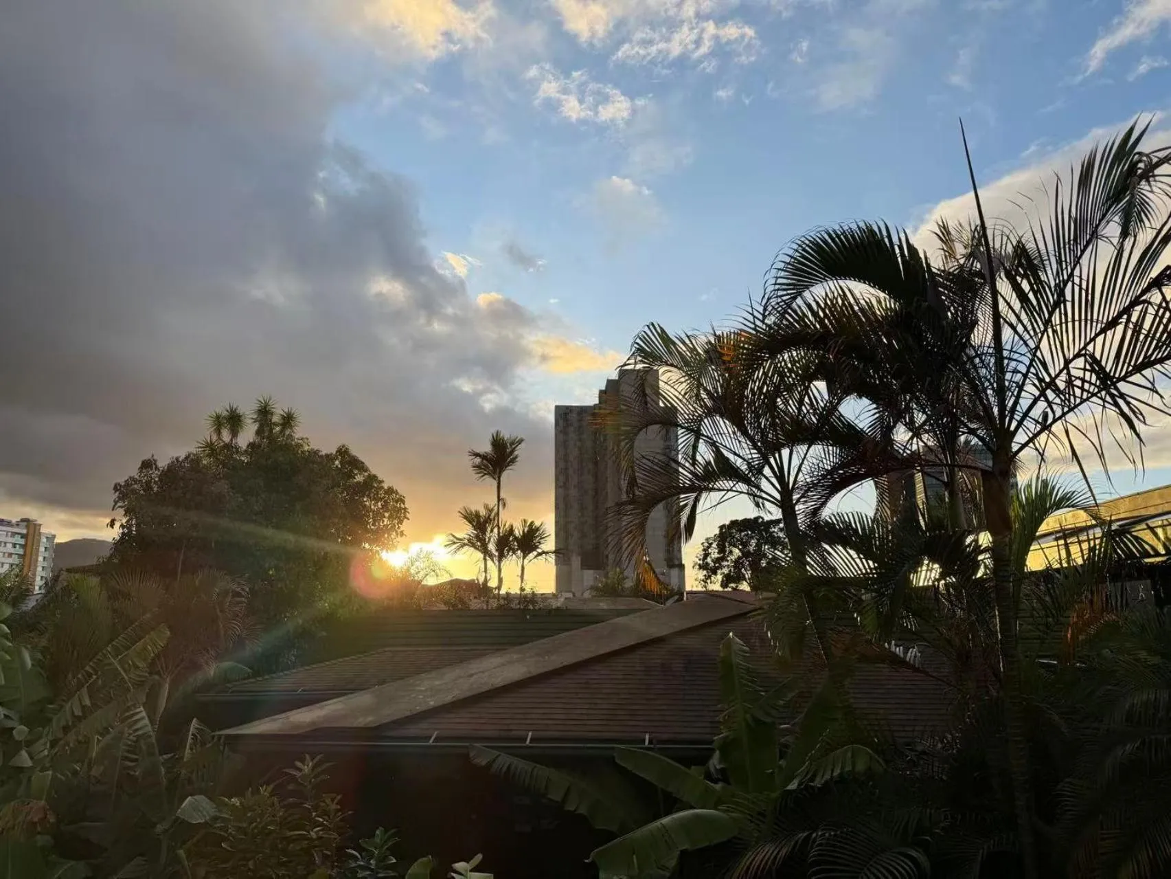 Sunset in Soluxe el sesteo