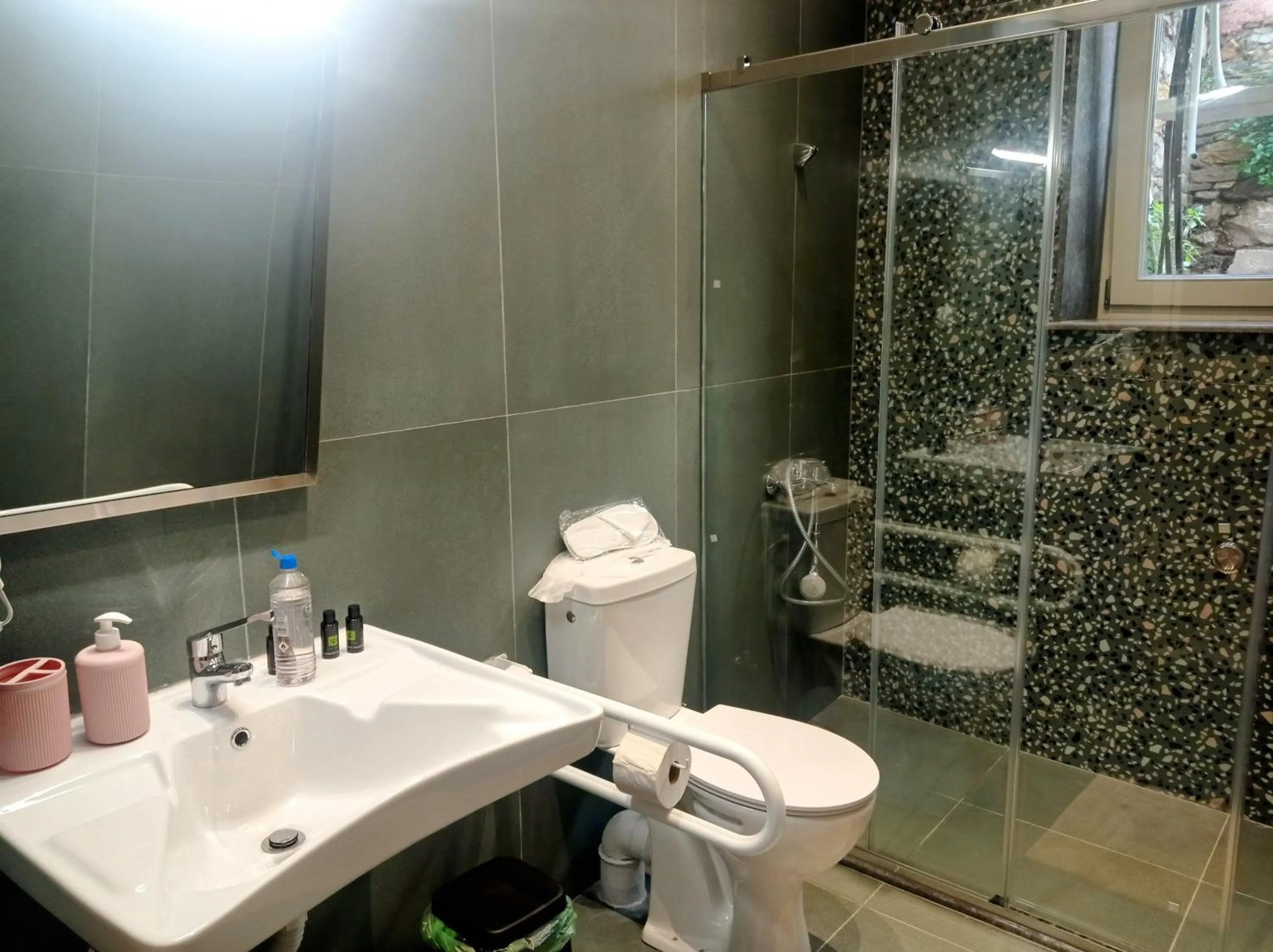 Bathroom in Lythri Studios