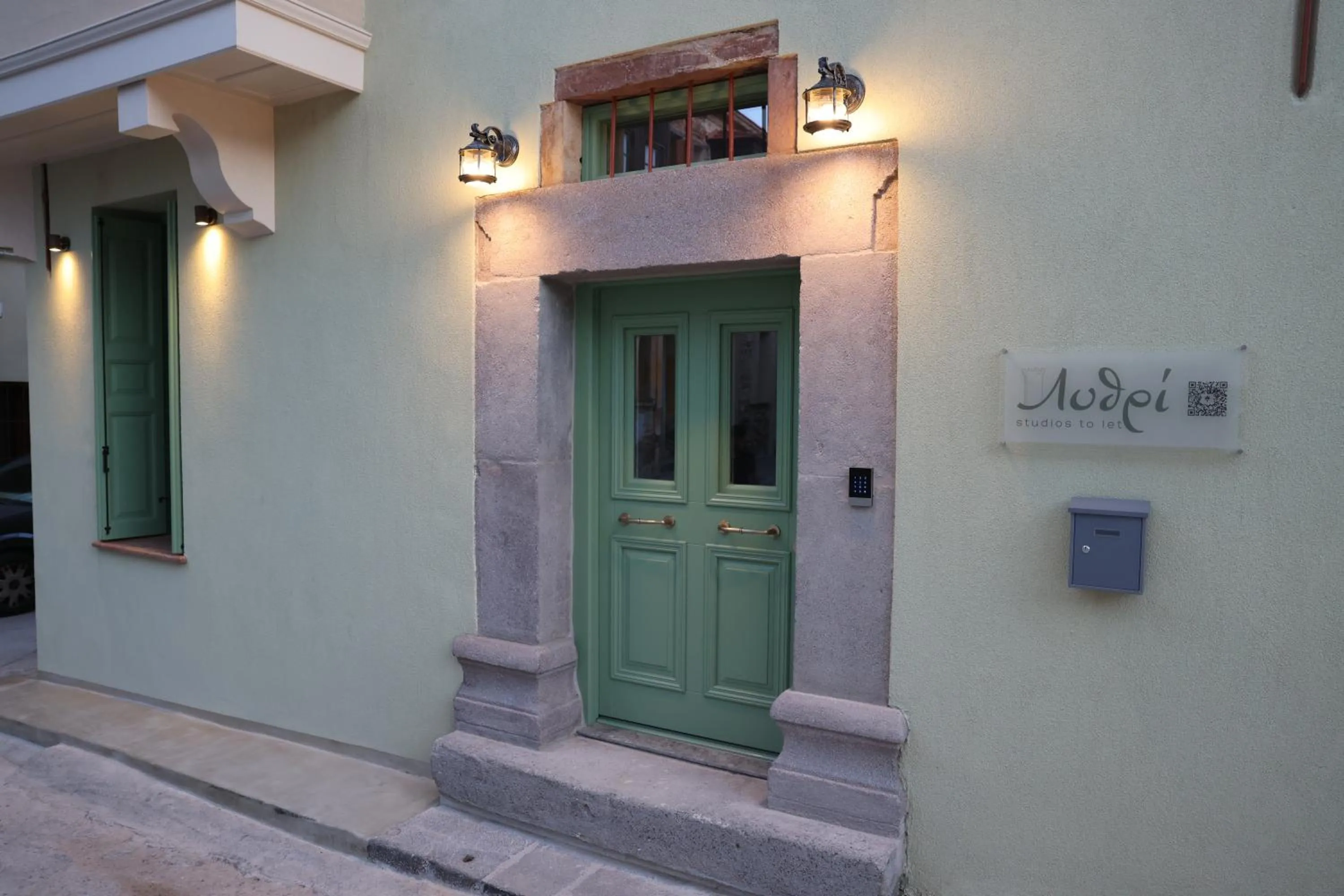 Facade/entrance in Lythri Studios