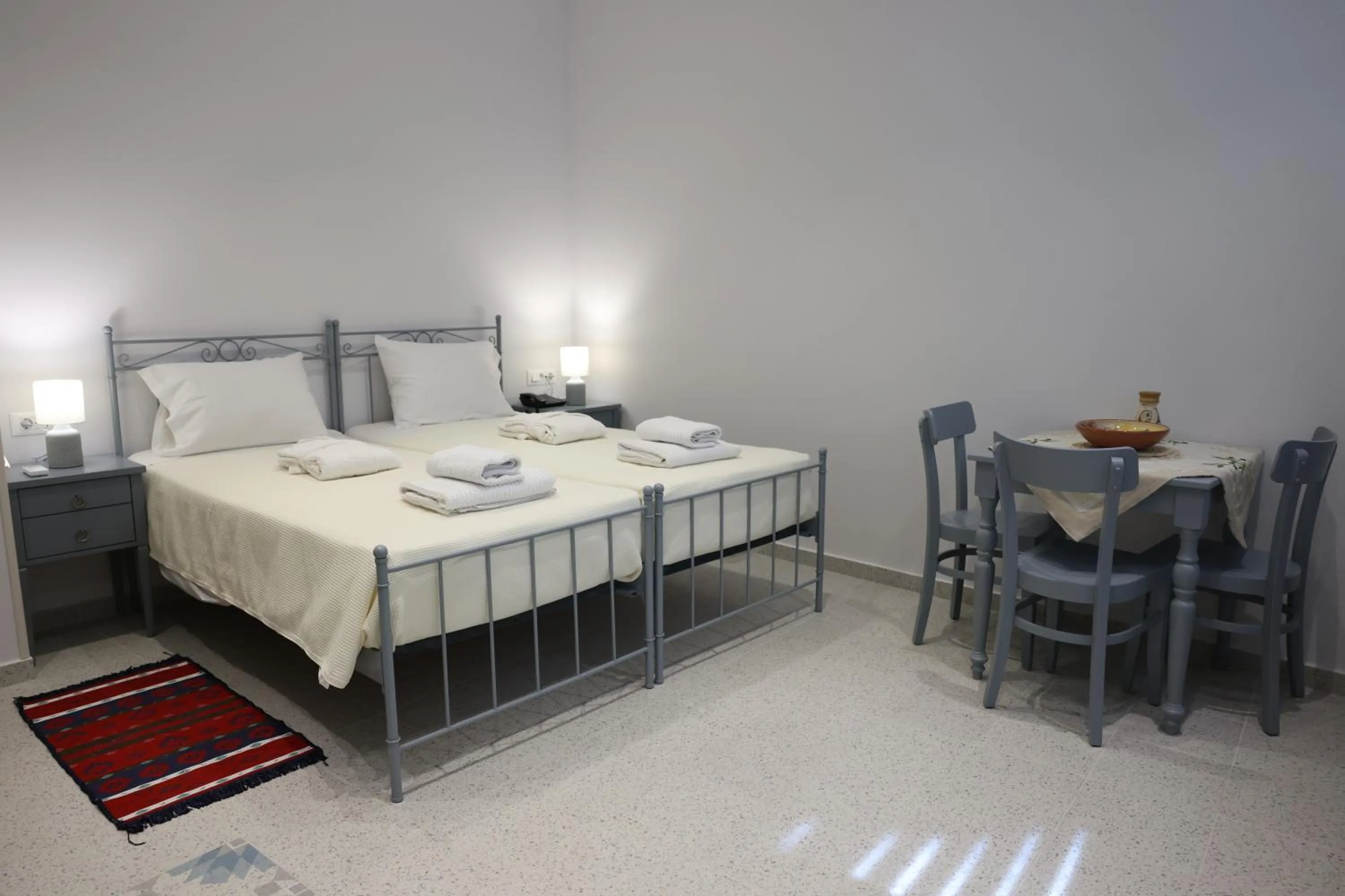 Facility for disabled guests, Bed in Lythri Studios
