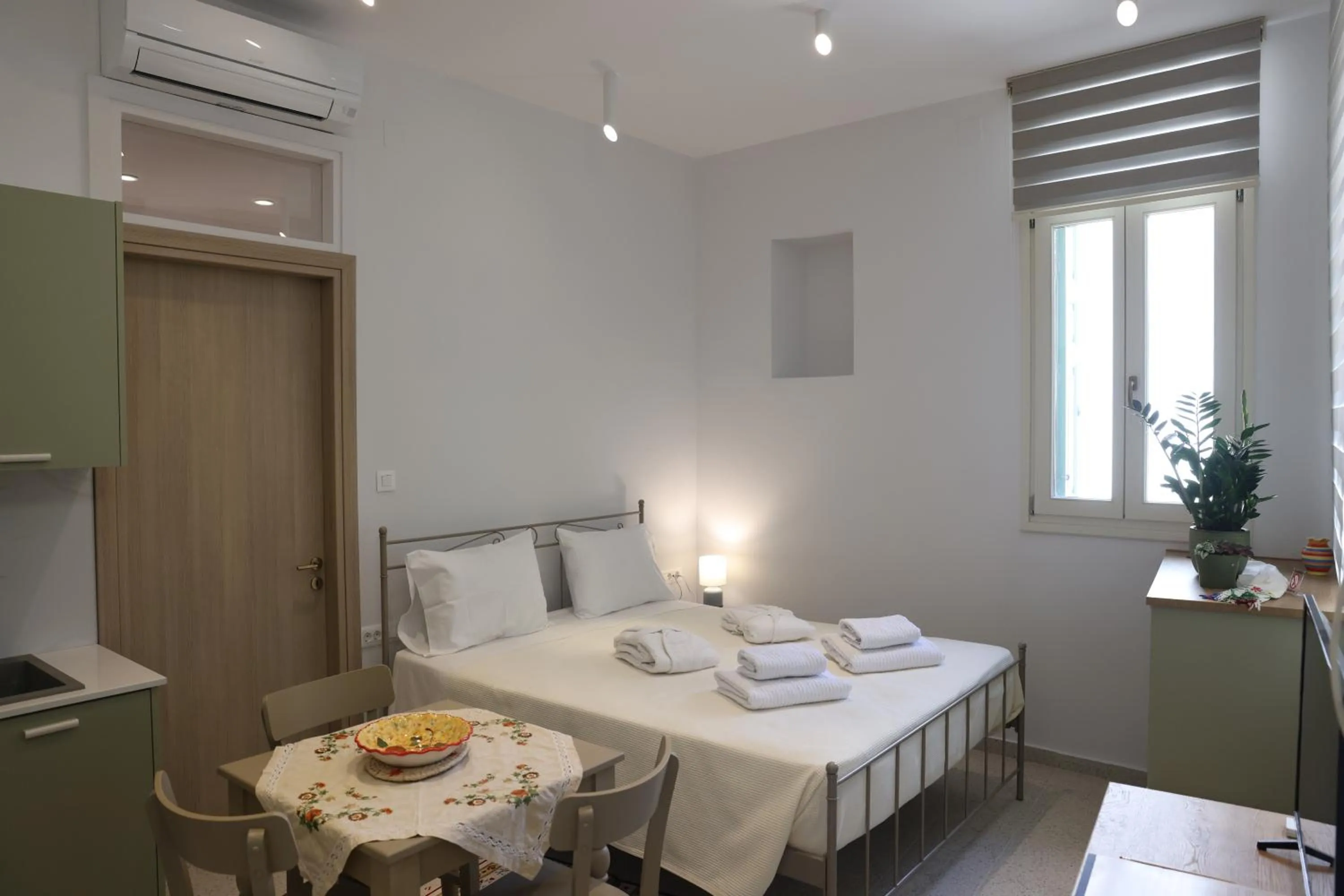 Facility for disabled guests, Bed in Lythri Studios