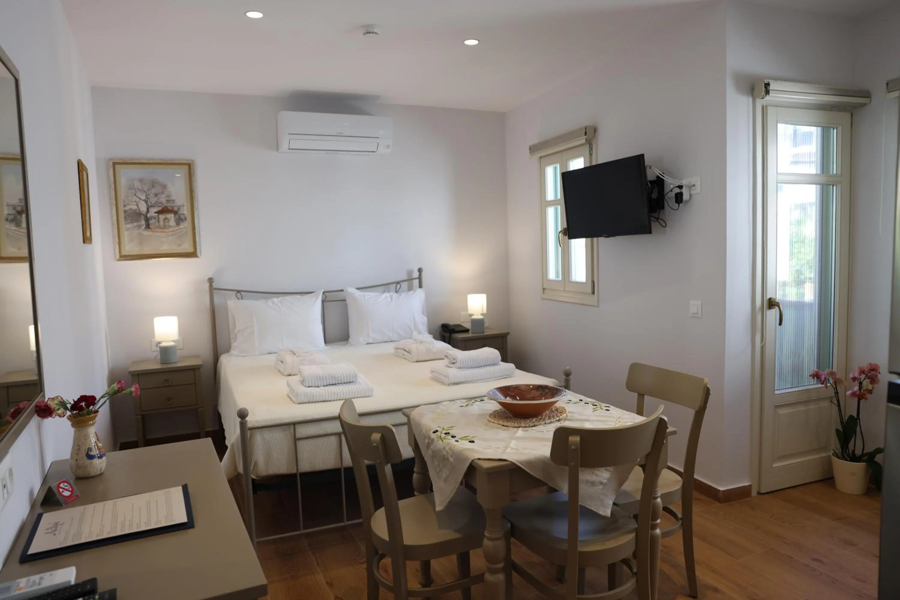 Bedroom, Bed in Lythri Studios