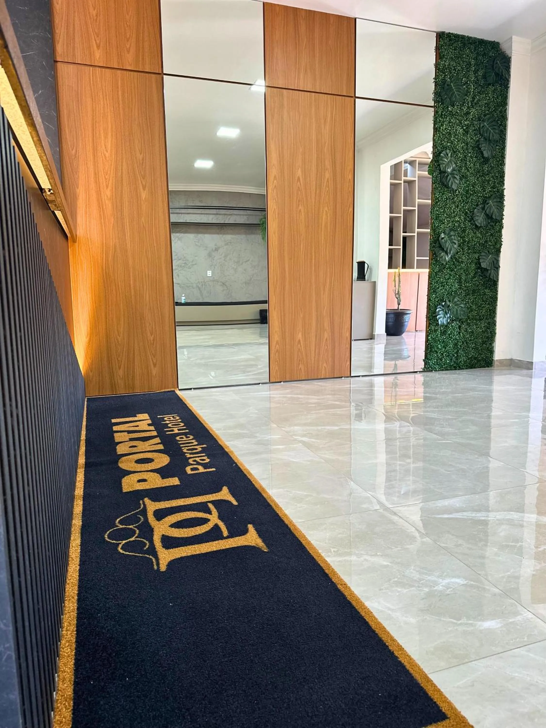 Lobby or reception in PORTAL PARQUE HOTEL