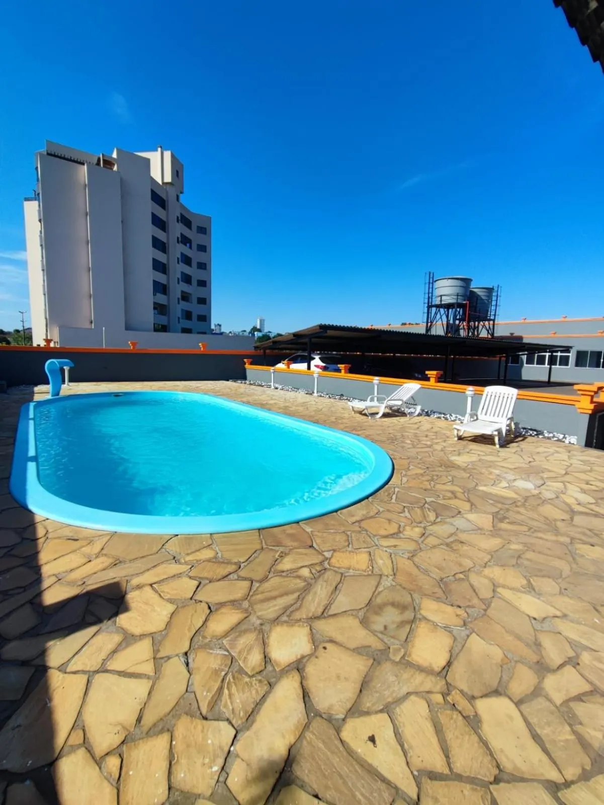 Swimming pool in PORTAL PARQUE HOTEL