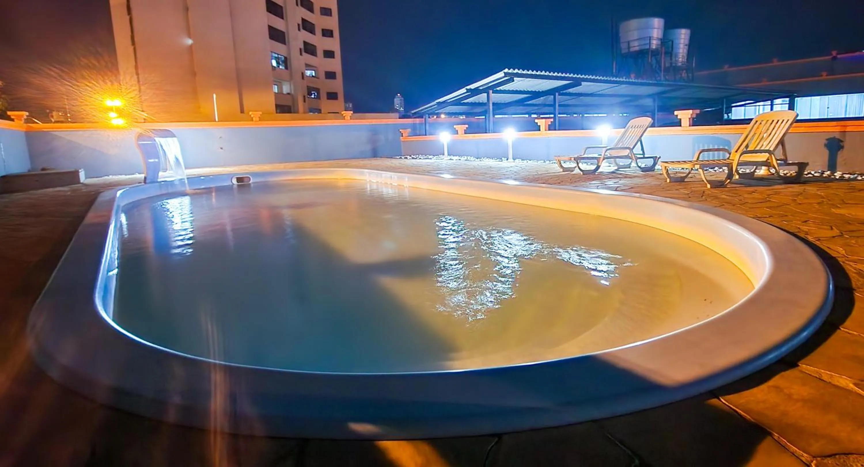 Swimming pool in PORTAL PARQUE HOTEL