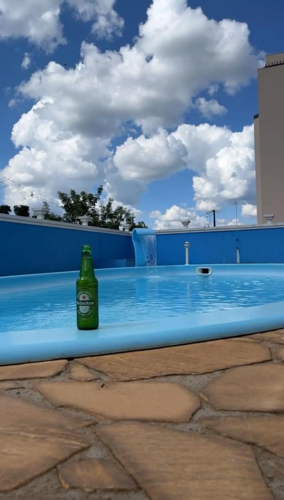 Swimming pool in PORTAL PARQUE HOTEL