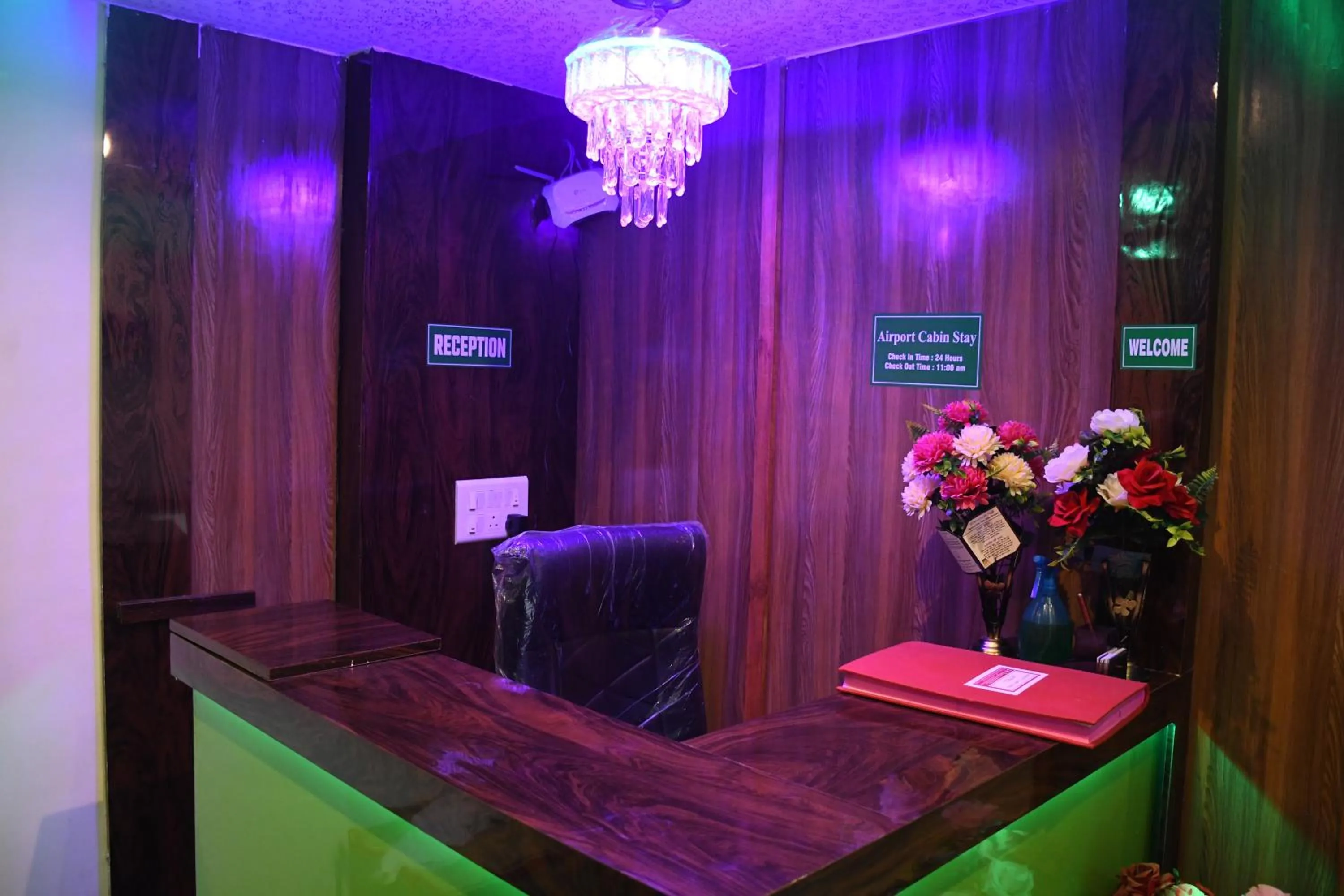 Lobby or reception in Airport Cabin Stay Mumbai Near T2