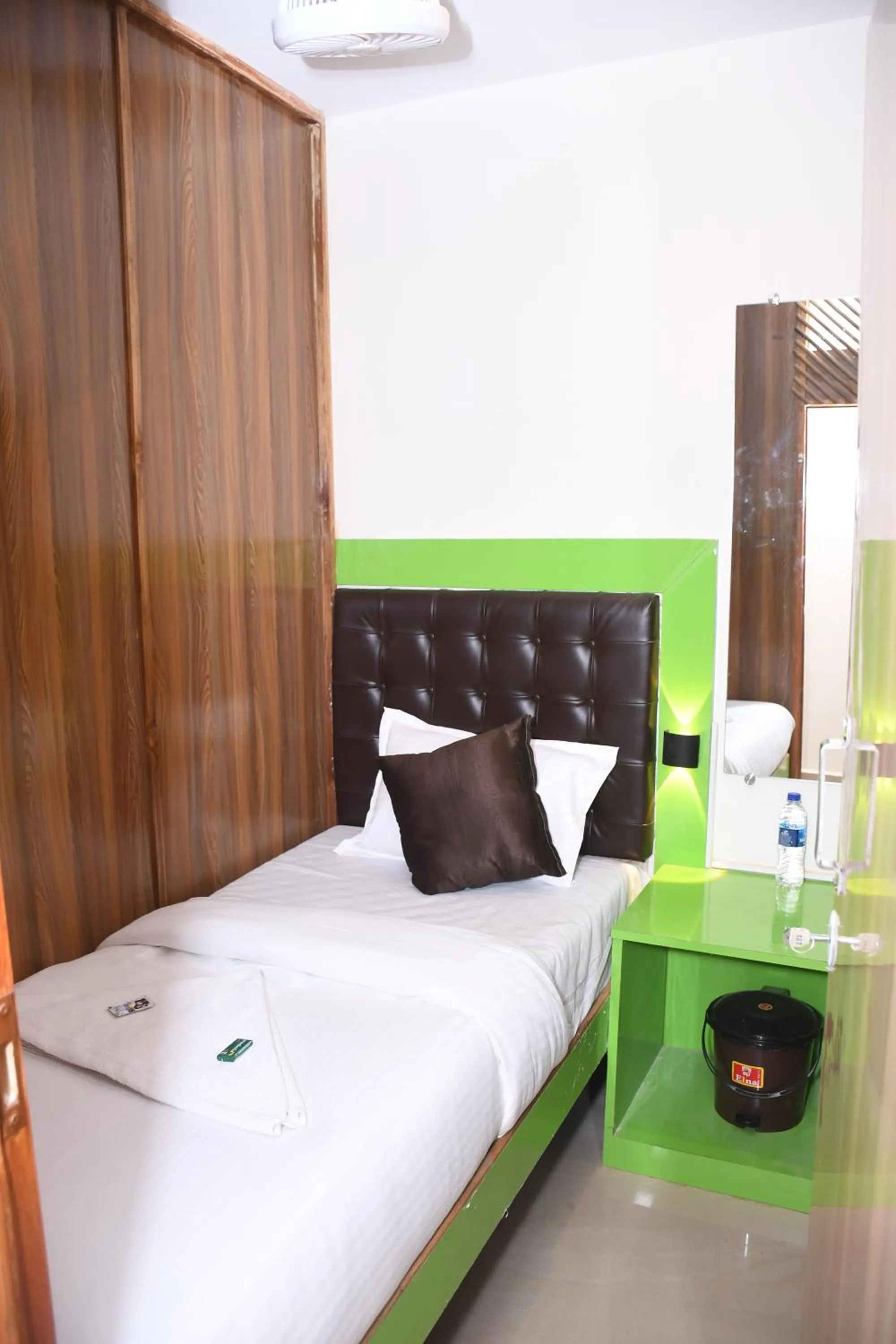 Bedroom, Bed in Airport Cabin Stay Mumbai Near T2