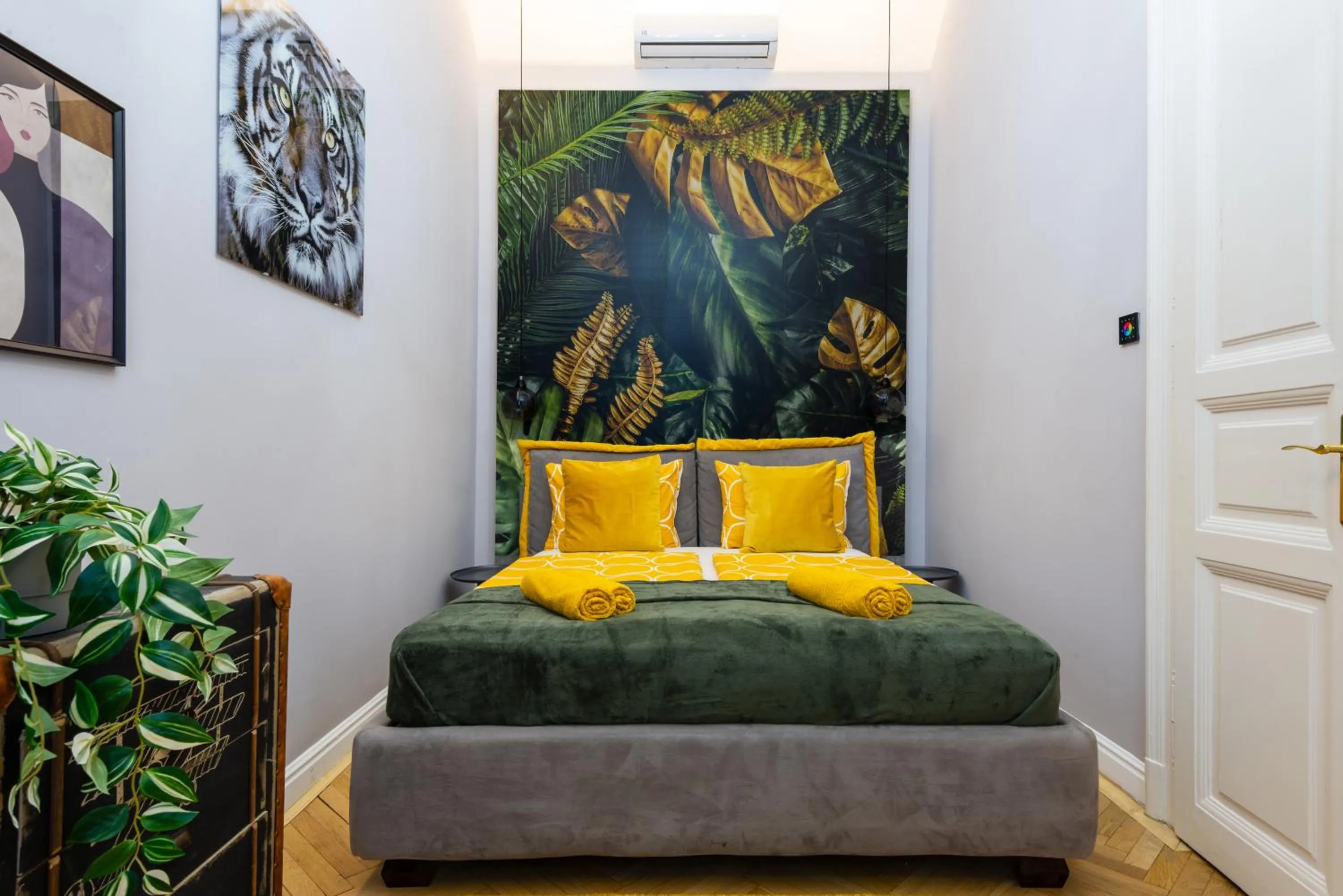Deluxe Apartment in Budapest Holidays Courtyard