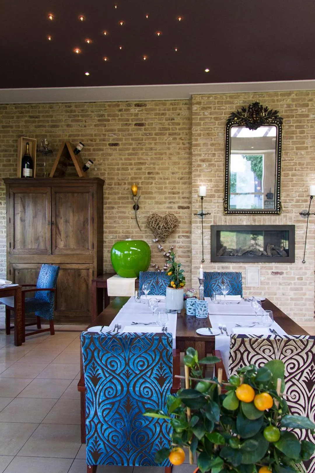 Restaurant/places to eat in Grand Hotel Monopole