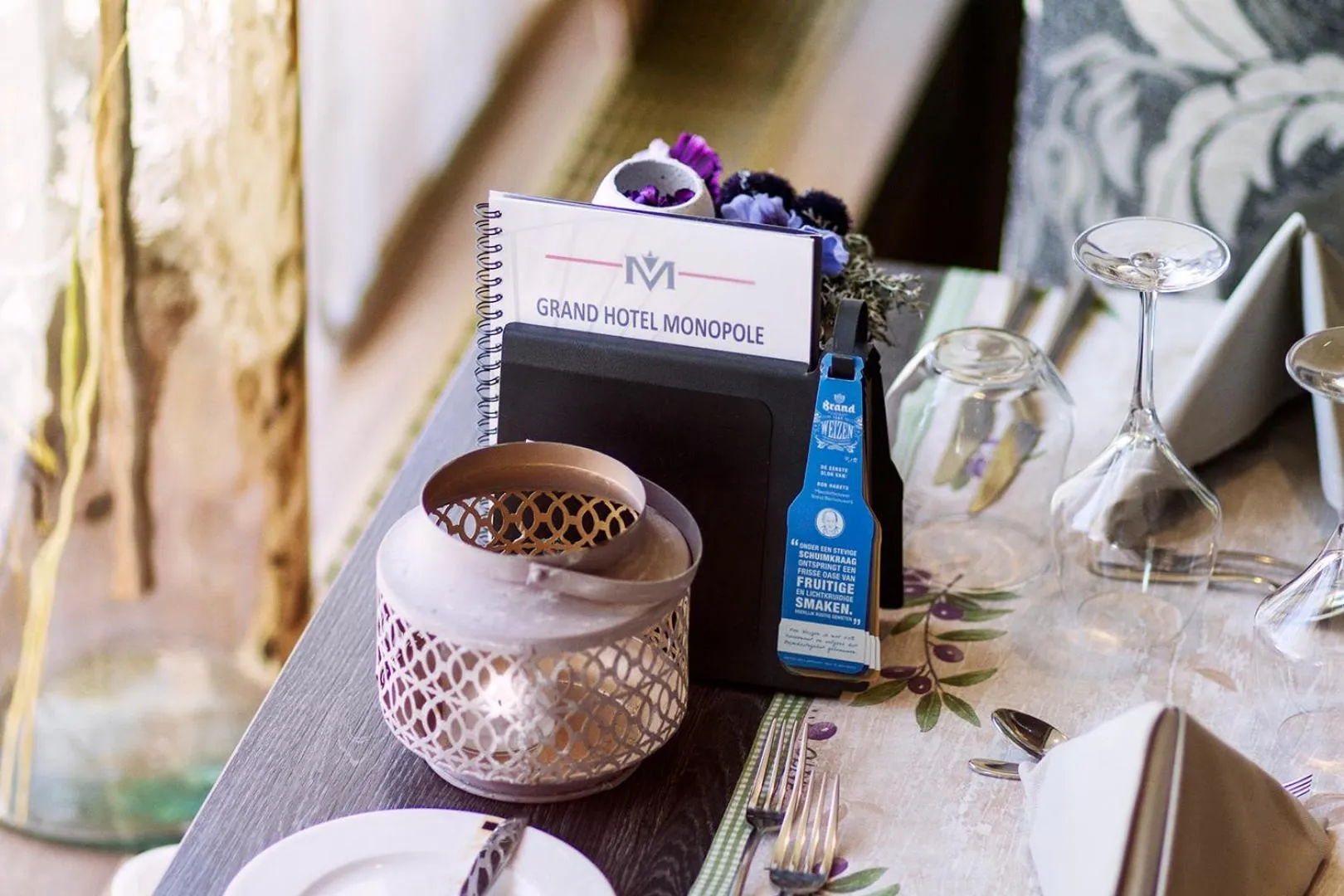 Restaurant/places to eat in Grand Hotel Monopole