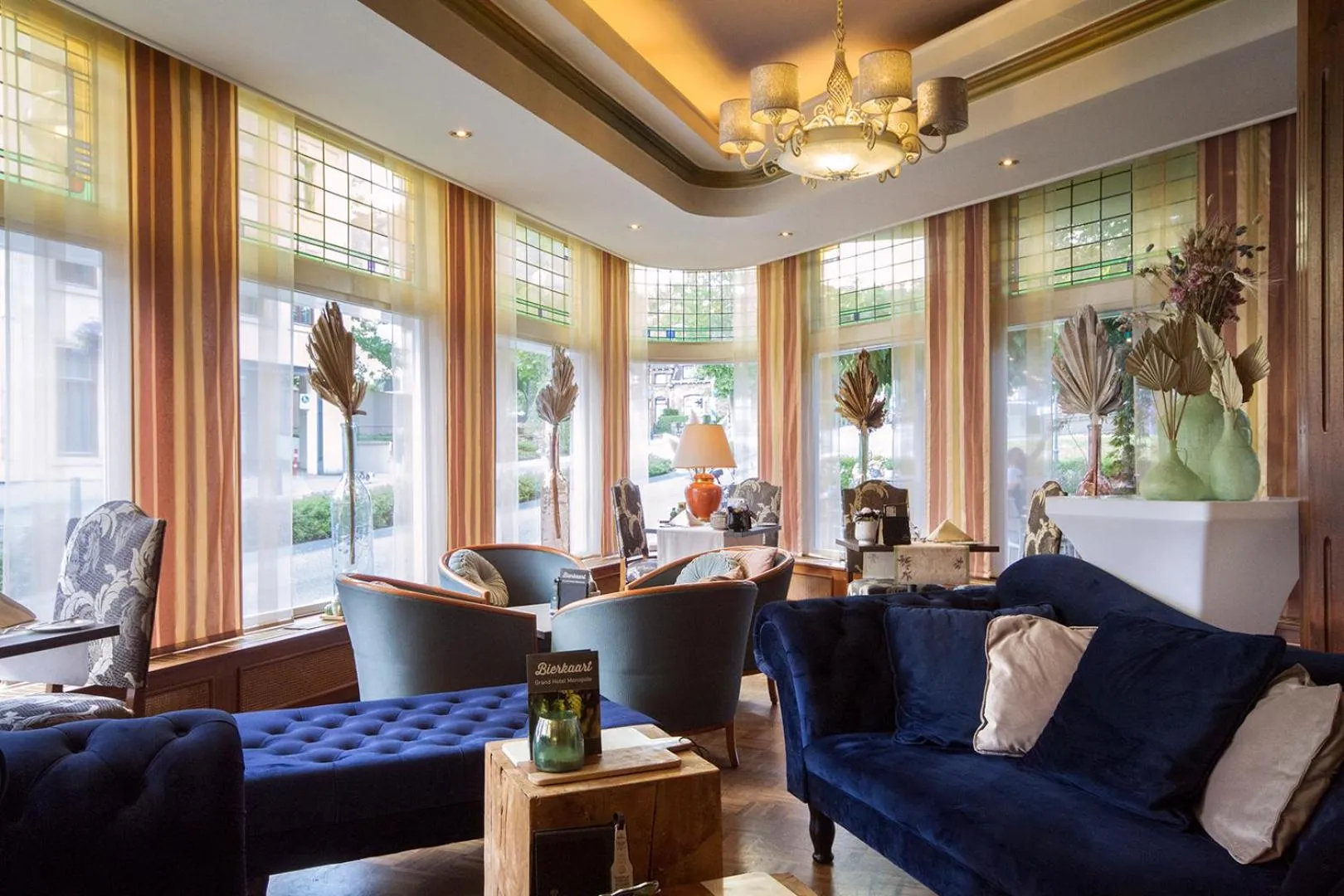 Lounge or bar in Grand Hotel Monopole