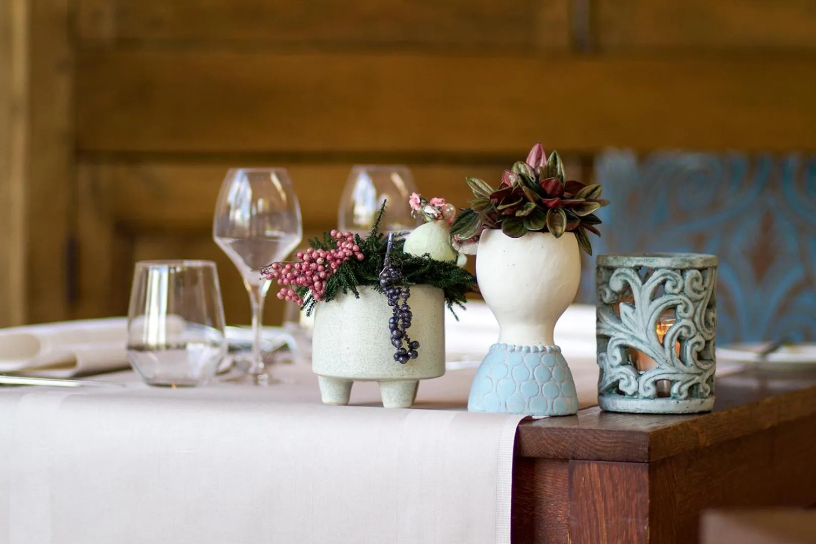 Restaurant/places to eat in Grand Hotel Monopole