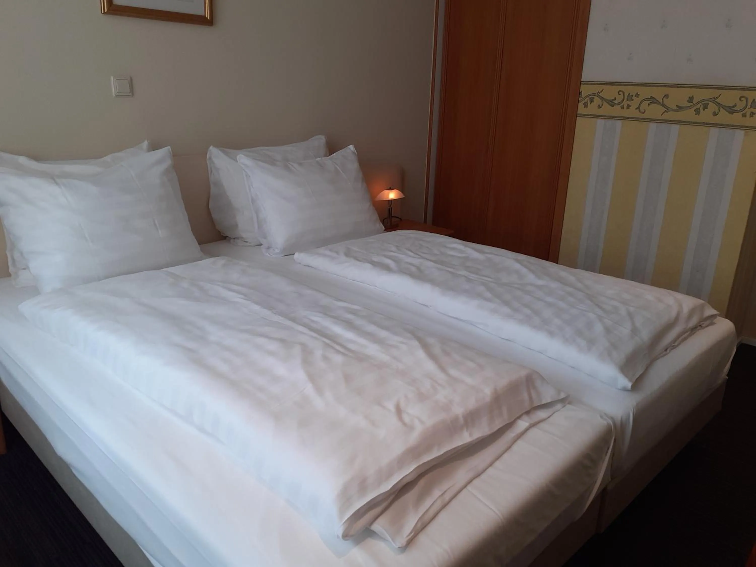 Photo of the whole room, Bed in Grand Hotel Monopole
