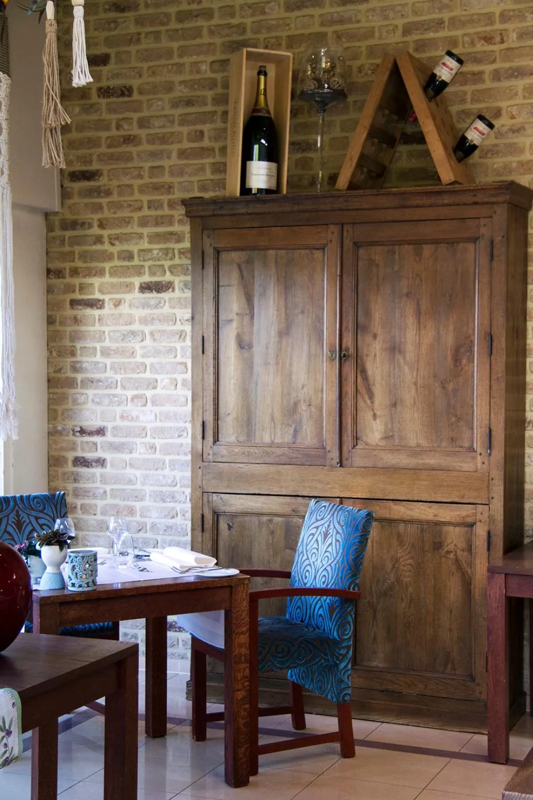 Restaurant/places to eat in Grand Hotel Monopole