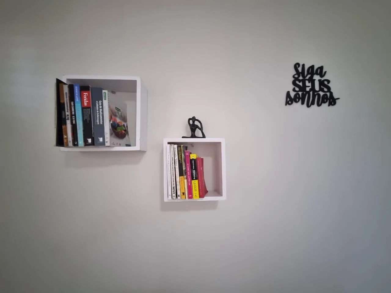 Library in Espaço do acalanto- Quarto em apartamento compartilhado