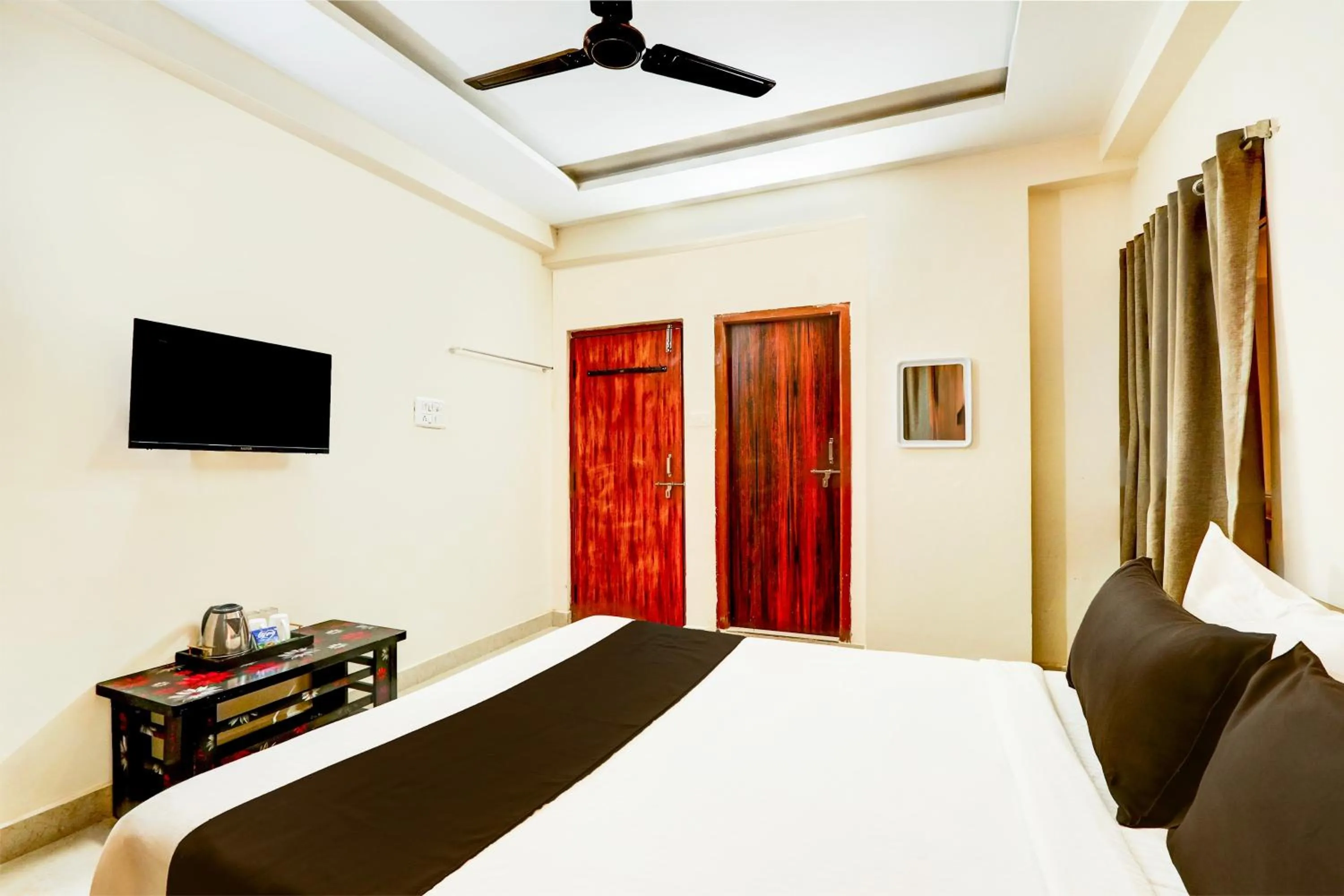 Bedroom, Bed in Hotel O Vyb Hotels