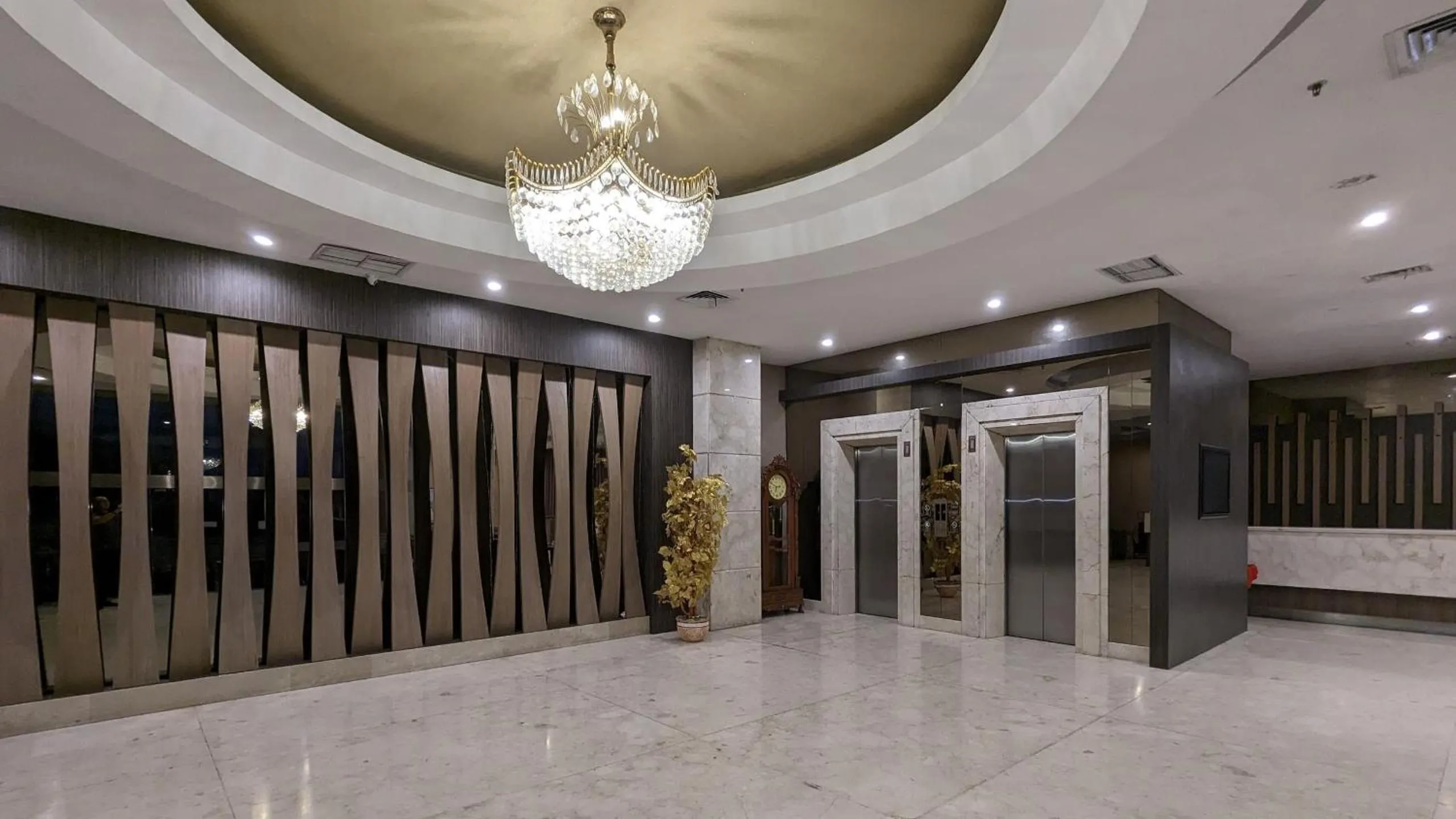 elevator, Lobby/Reception in Horison Pematang Siantar