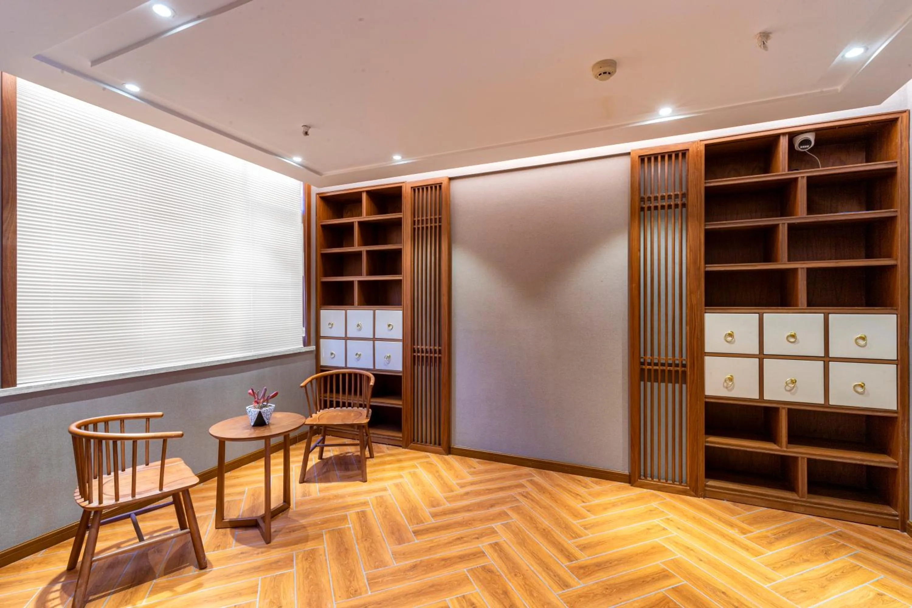 Library in Nostalgia S Hotel Kunming Old Street