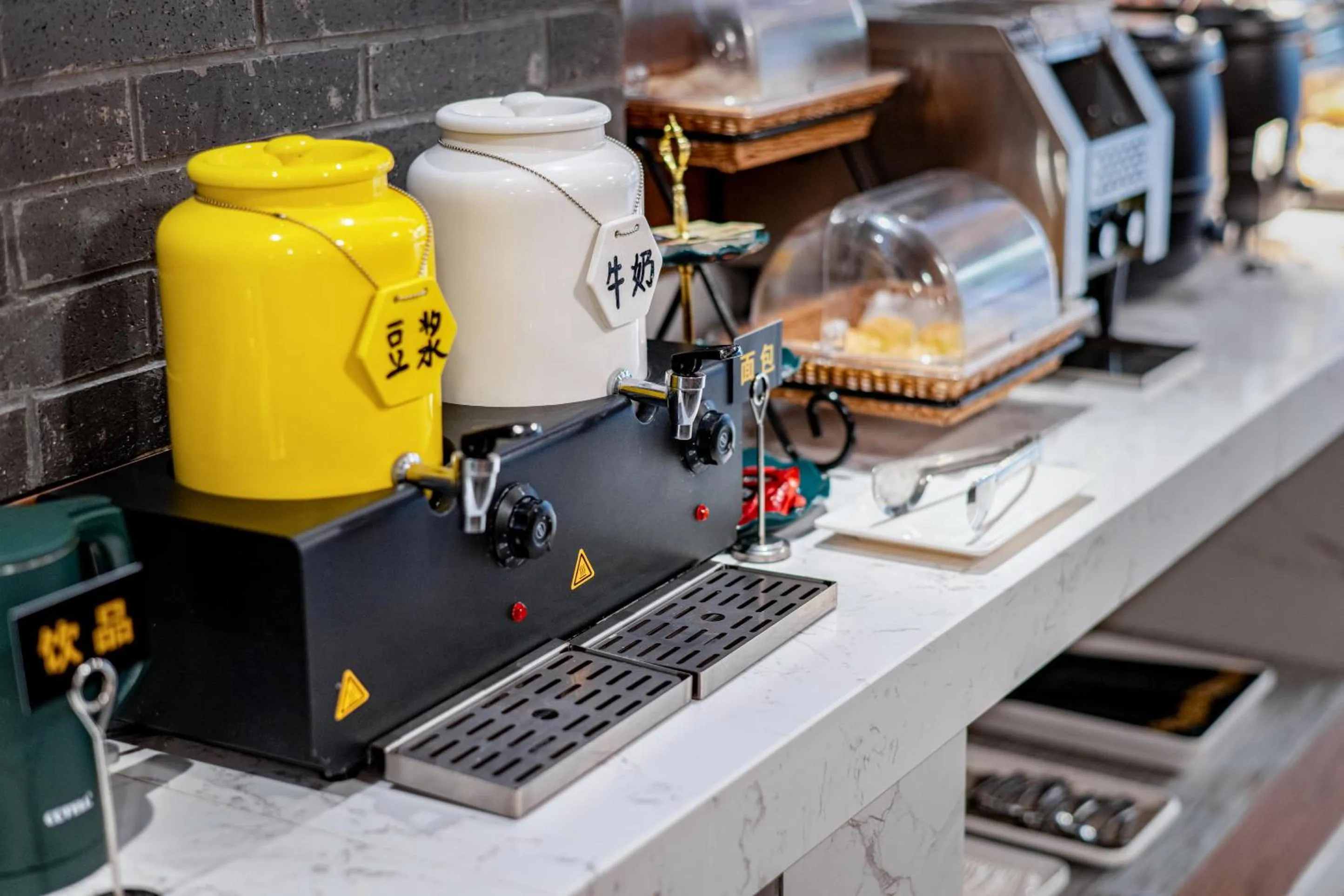 Restaurant/places to eat in Nostalgia S Hotel Kunming Old Street