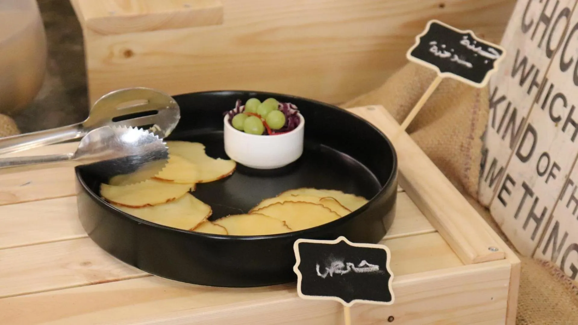 Restaurant/places to eat in Sandy palace Hotel