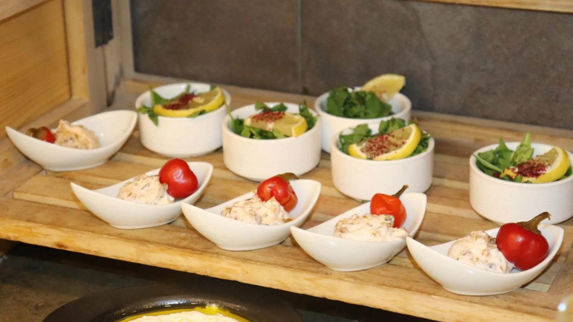 Restaurant/places to eat in Sandy palace Hotel