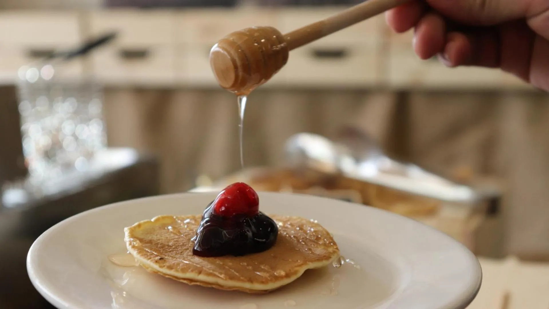 Restaurant/places to eat in Sandy palace Hotel