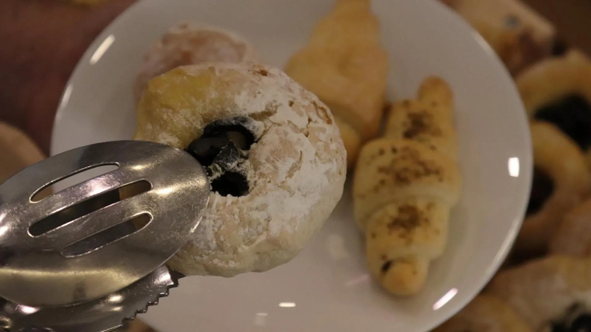 Restaurant/places to eat in Sandy palace Hotel