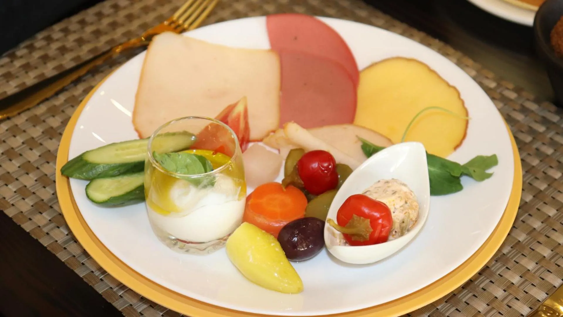 Restaurant/places to eat in Sandy palace Hotel