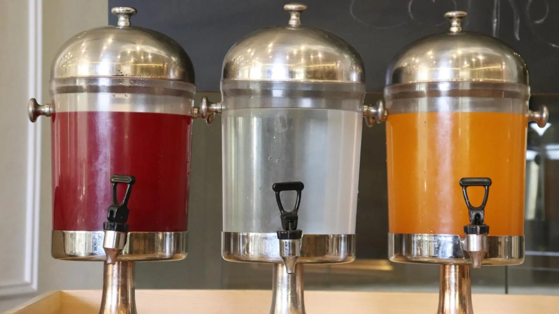 Restaurant/places to eat in Sandy palace Hotel