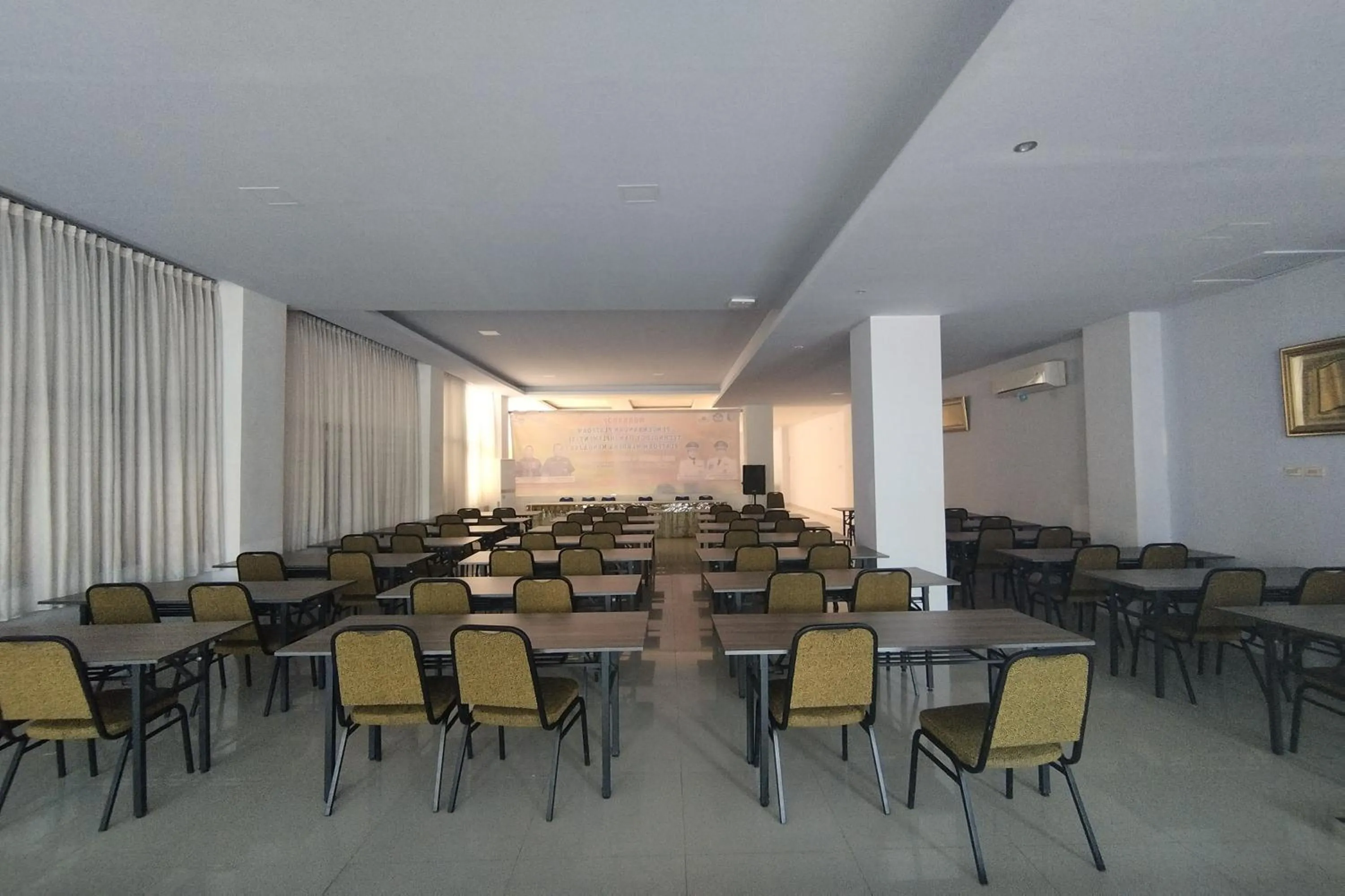 Meeting/conference room in Great Cokro Edotel Lampung