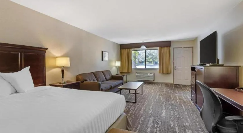 Bed in Best Western Frontier Motel