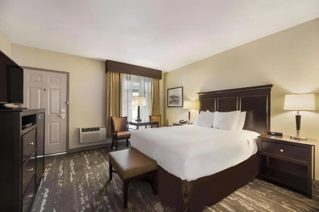 Bed in Best Western Frontier Motel