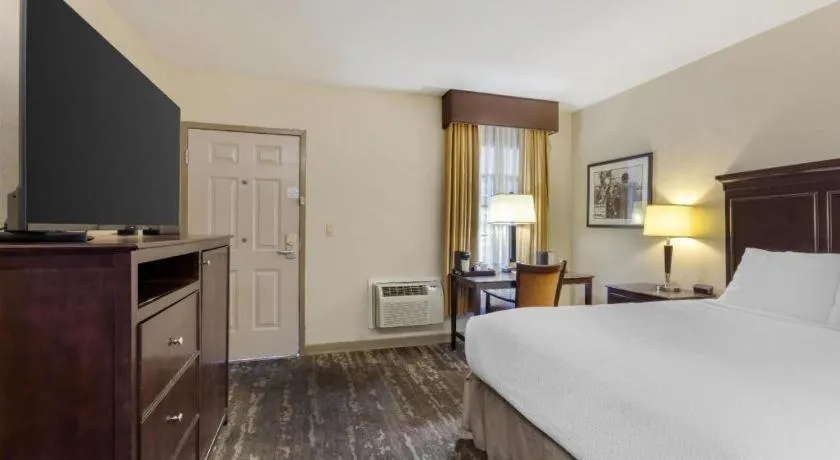 Bed in Best Western Frontier Motel