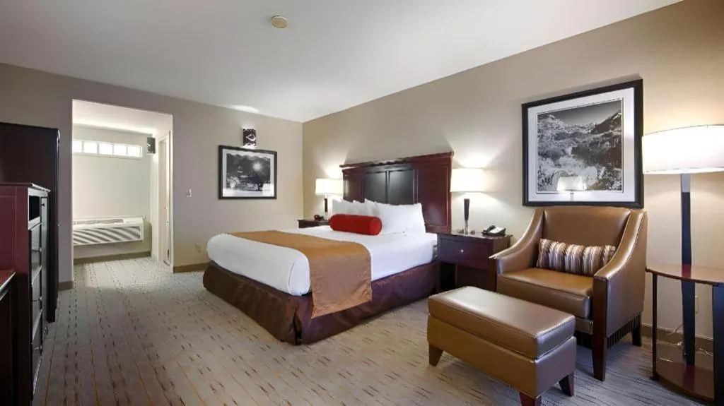 Bed in Best Western Frontier Motel