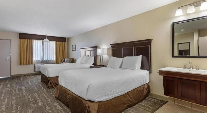 Bed in Best Western Frontier Motel